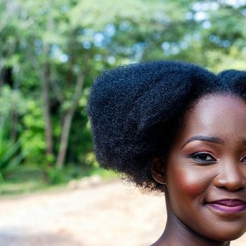 Les meilleures plateformes de coiffure afro en ligne : Zenaba, Wavy, AfroShine et plus encore